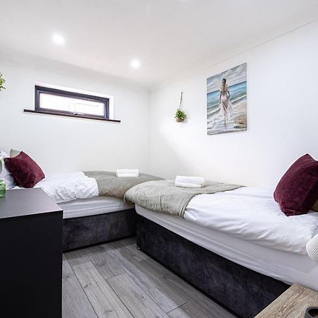 7 Guests - 4 Bedroom - Free Wi-Fi - Kettering Esterno foto