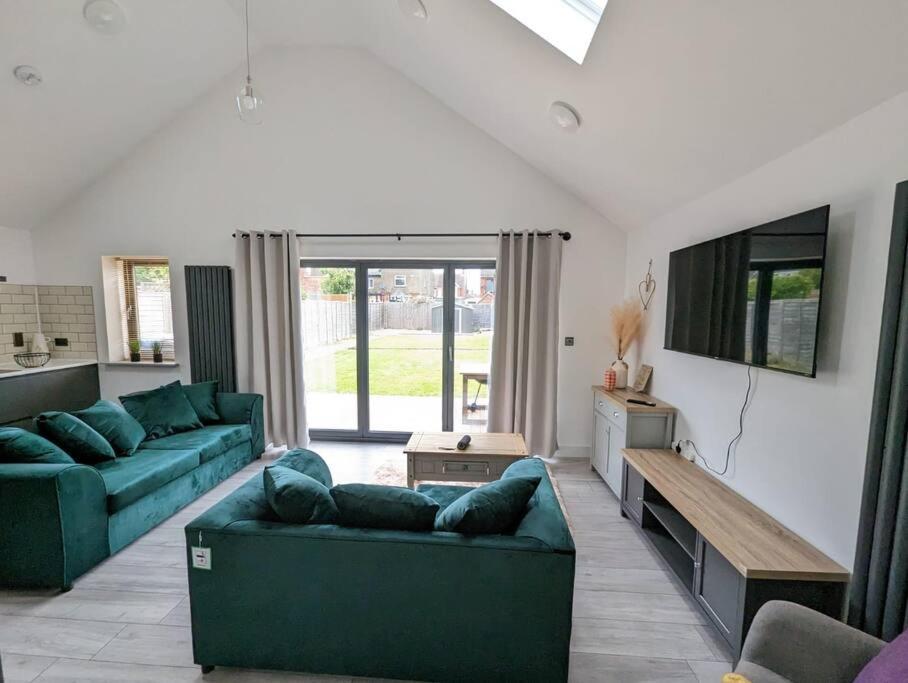 7 Guests - 4 Bedroom - Free Wi-Fi - Kettering Esterno foto