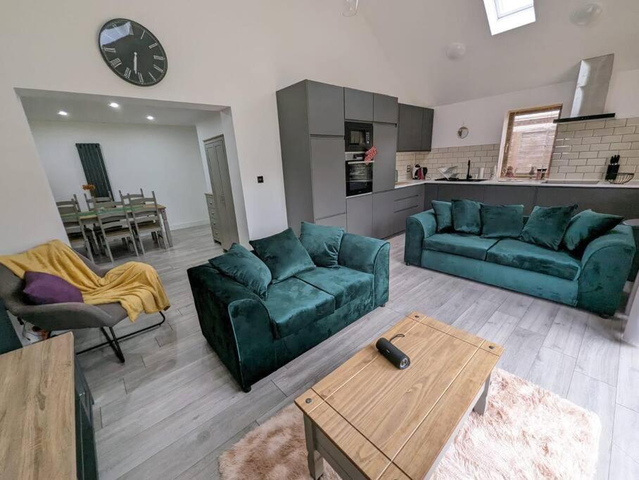 7 Guests - 4 Bedroom - Free Wi-Fi - Kettering Esterno foto