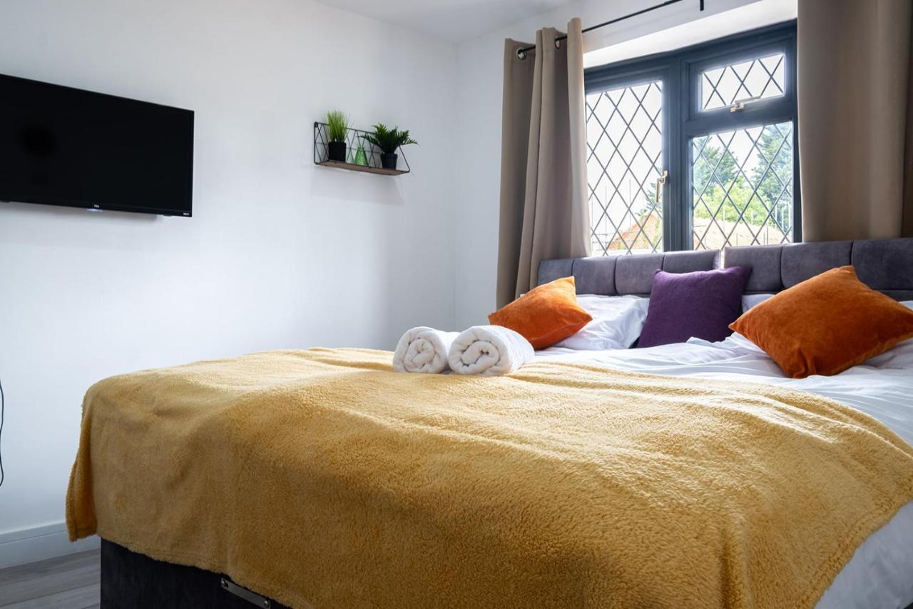7 Guests - 4 Bedroom - Free Wi-Fi - Kettering Esterno foto
