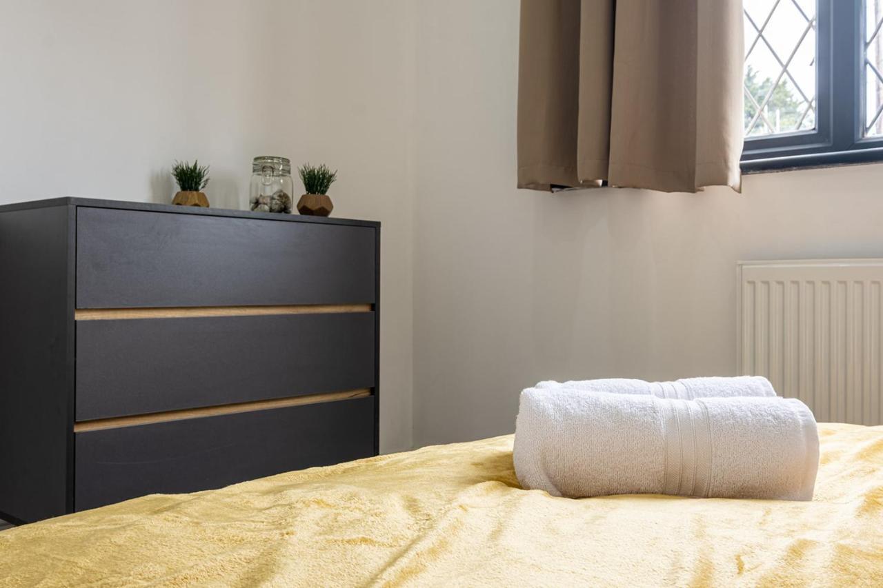 7 Guests - 4 Bedroom - Free Wi-Fi - Kettering Esterno foto