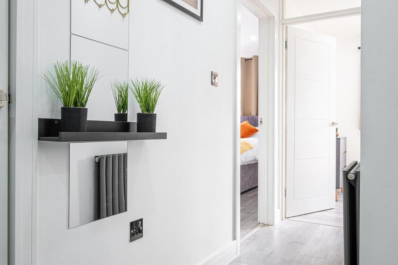 7 Guests - 4 Bedroom - Free Wi-Fi - Kettering Esterno foto