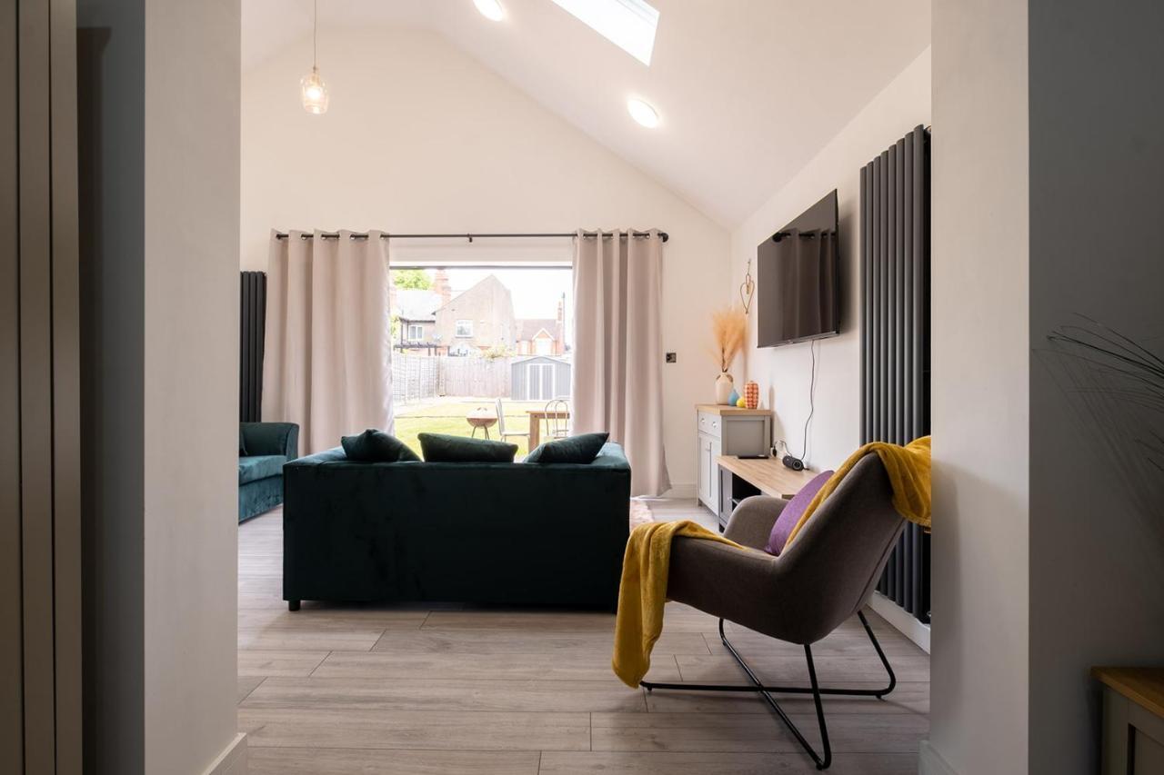 7 Guests - 4 Bedroom - Free Wi-Fi - Kettering Esterno foto