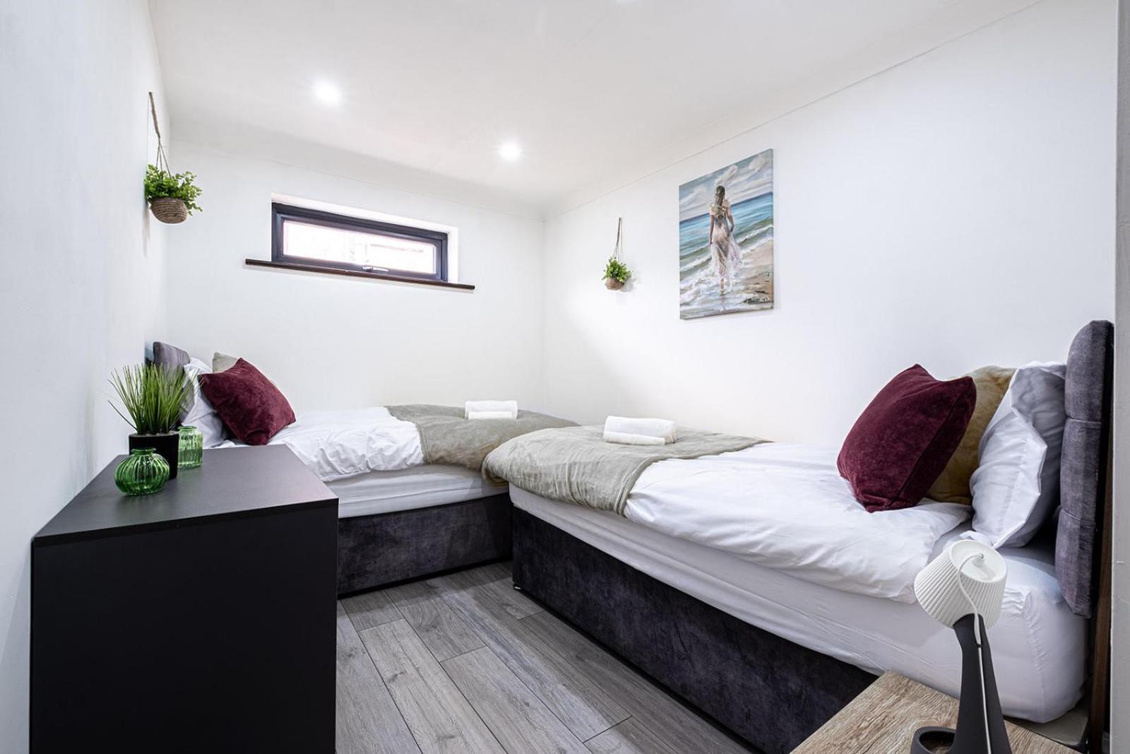 7 Guests - 4 Bedroom - Free Wi-Fi - Kettering Esterno foto